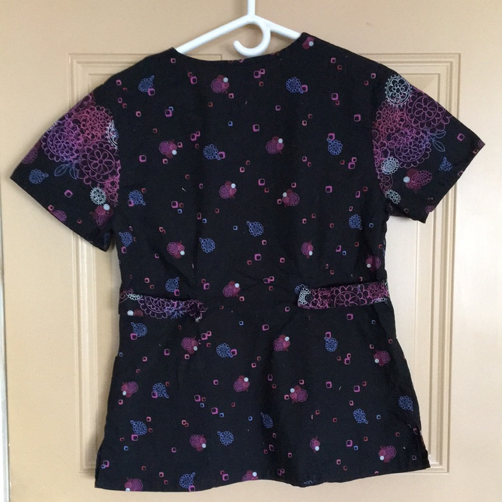 Scrub Top - Picture 2 of 3